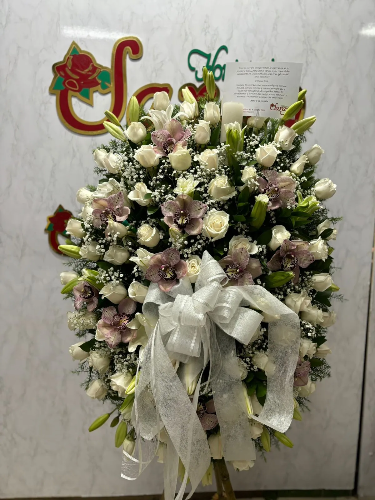 Corona funebre en rosas