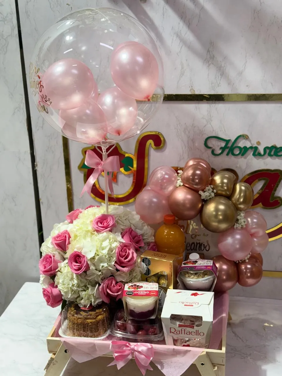 Desayuno sorpresa con hortensias y globos